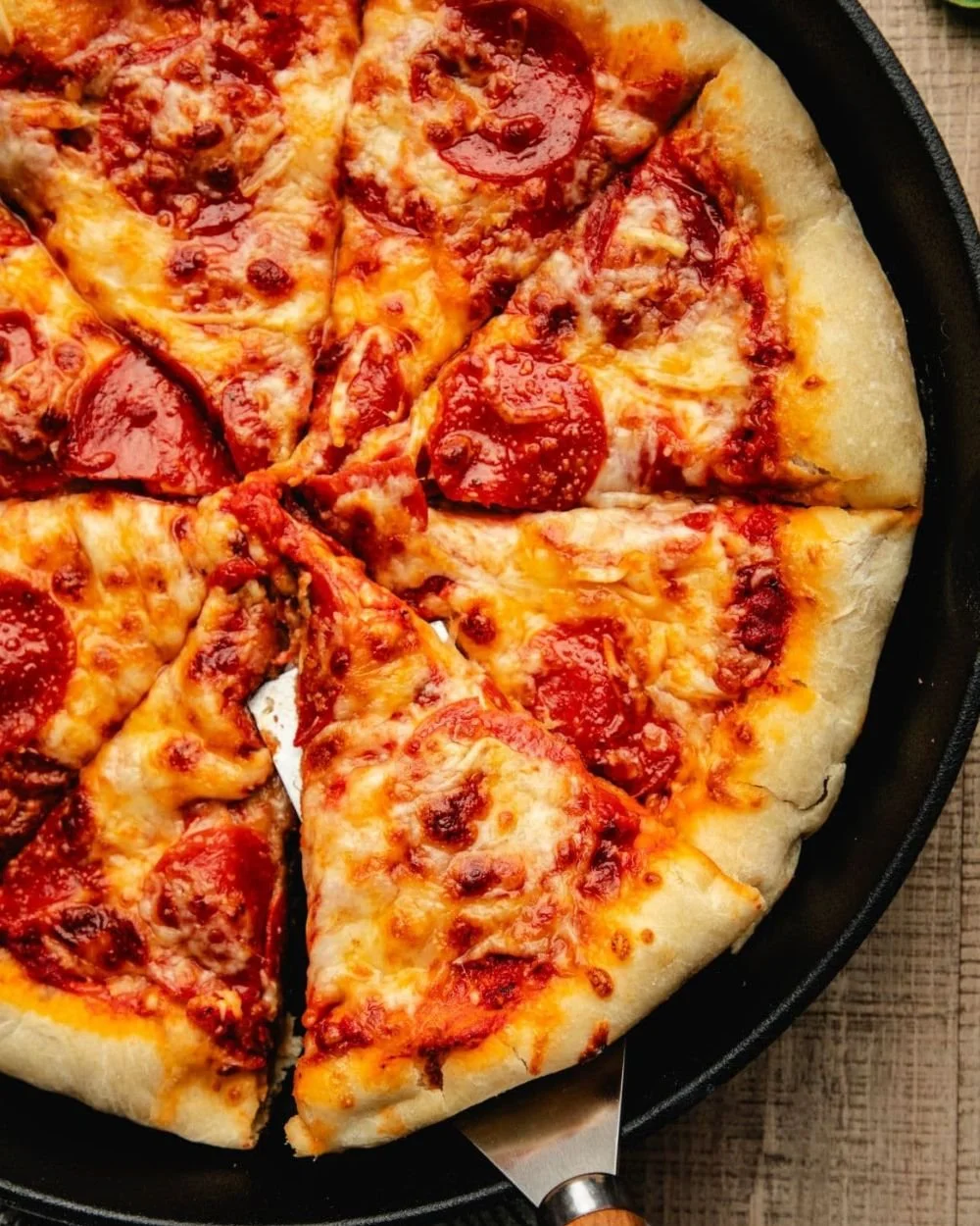 Delicious cast iron skillet pizza with crispy crust and fresh toppings
