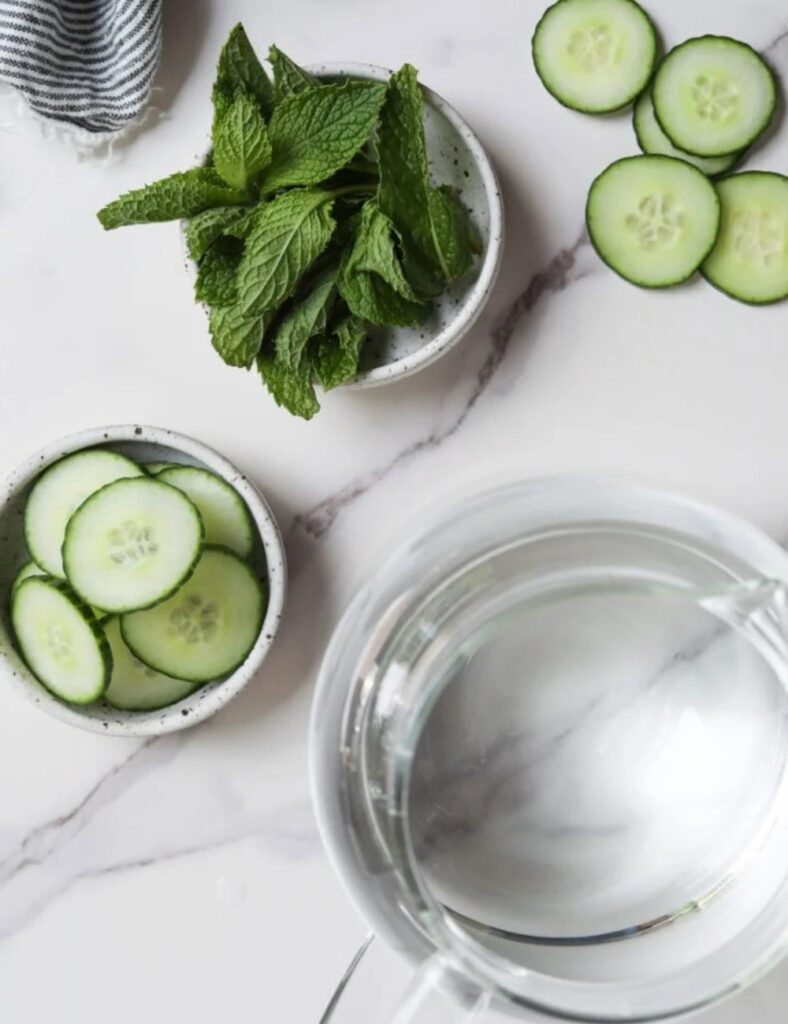 1 cucumber

4 cups water

Ice (optional)

Mint (optional)